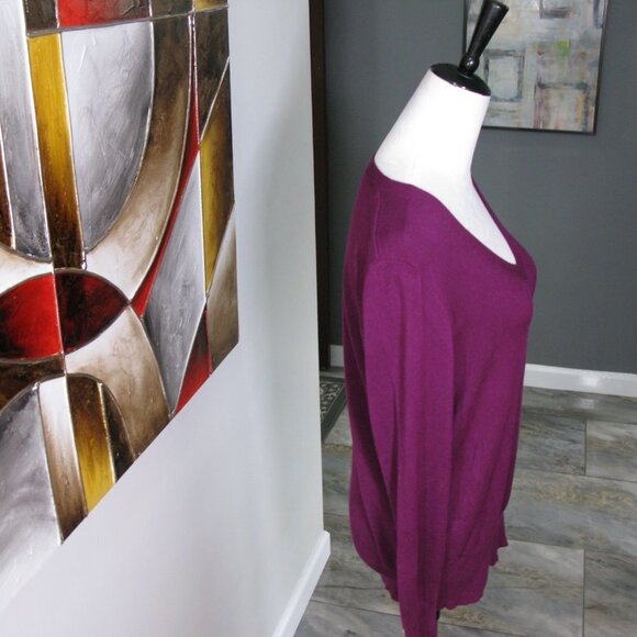 KENNETH Cole Reaction Cranberry V-Neck Lightweight Sweater Size Large - Picture 4 of 4